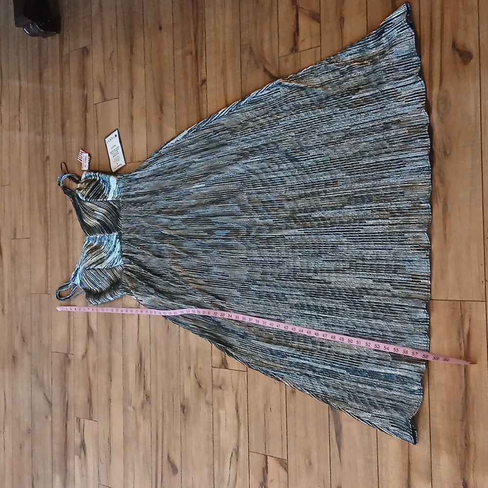New Women's Black And Silver V-Neck Floor-Length Dress By NW Nightway. Size 12 - Picture 7 of 17